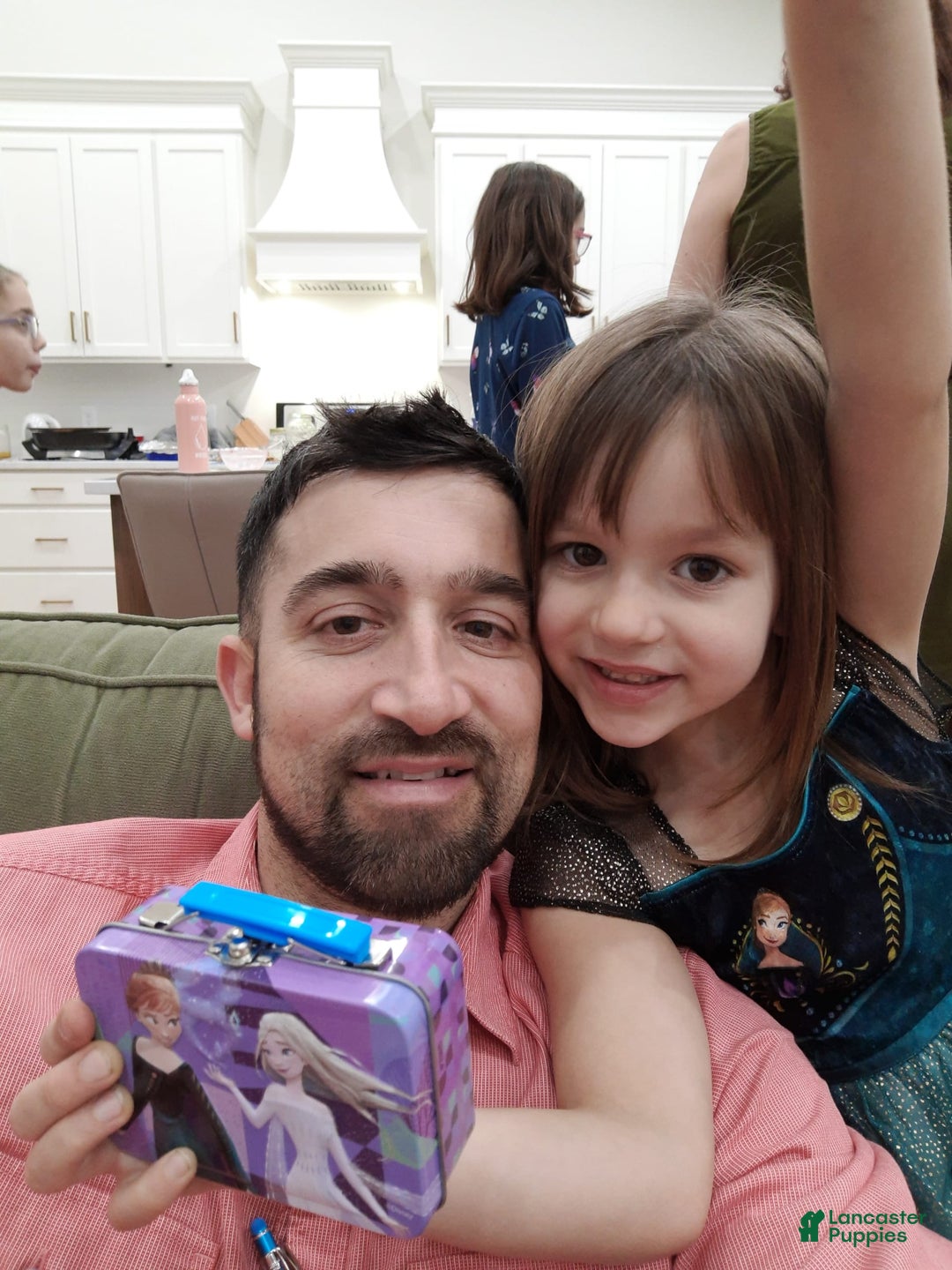 Gallery Image {{count}}