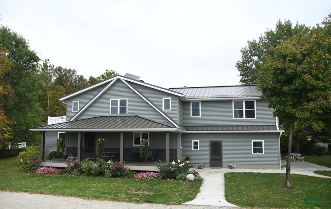 Gallery Image {{count}}