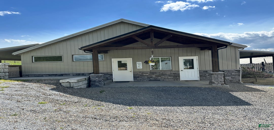 Gallery Image {{count}}